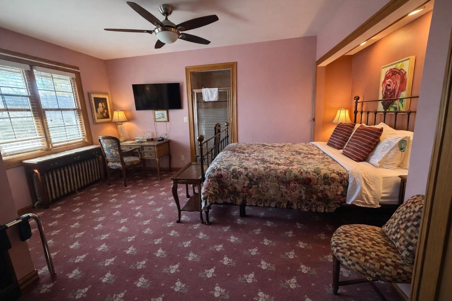 Standard Queen Room